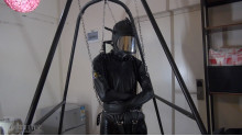 ラテックス + レザー + ガス マスク 三層で覆われる 革拘束衣掛かる窒息水刑